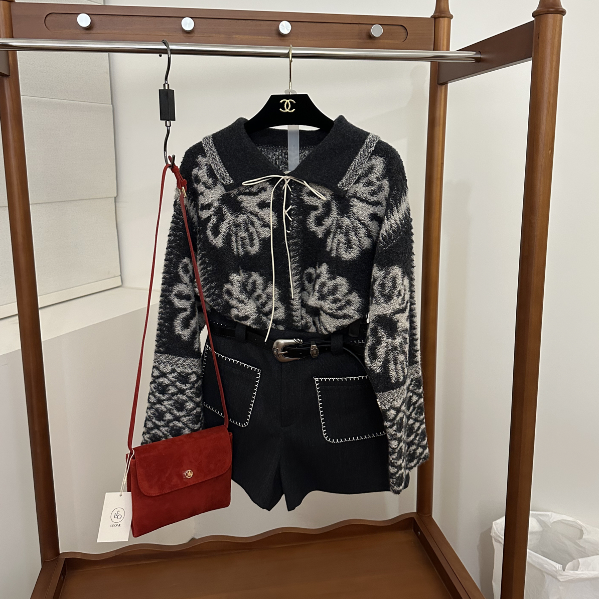 “花朵灰 绑带翻领针织”特别的一件小针织衫～