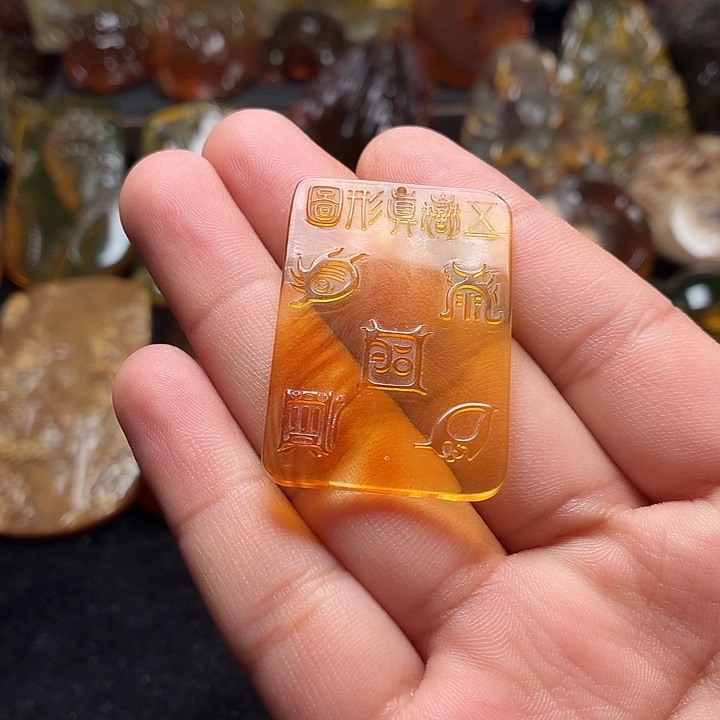 琥珀未镶嵌颈饰99