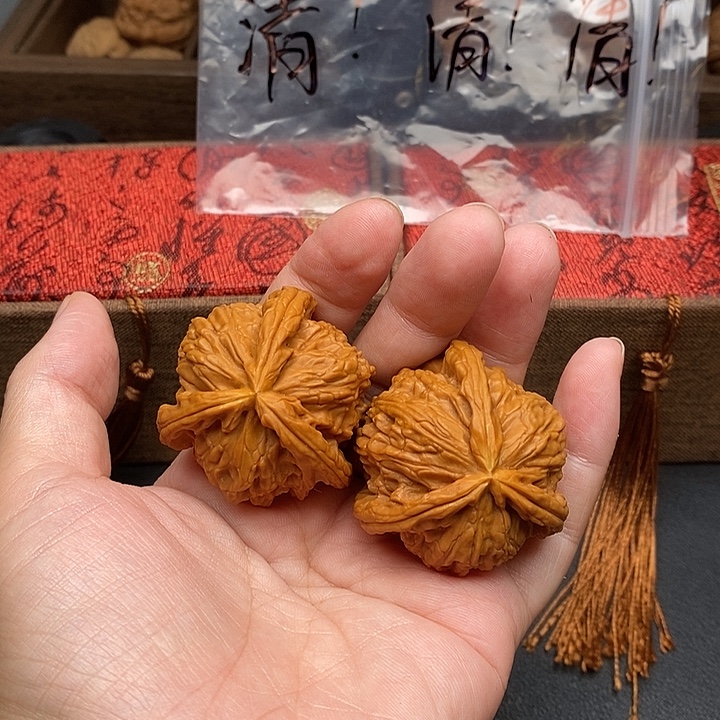格***局把件文玩核桃白奔