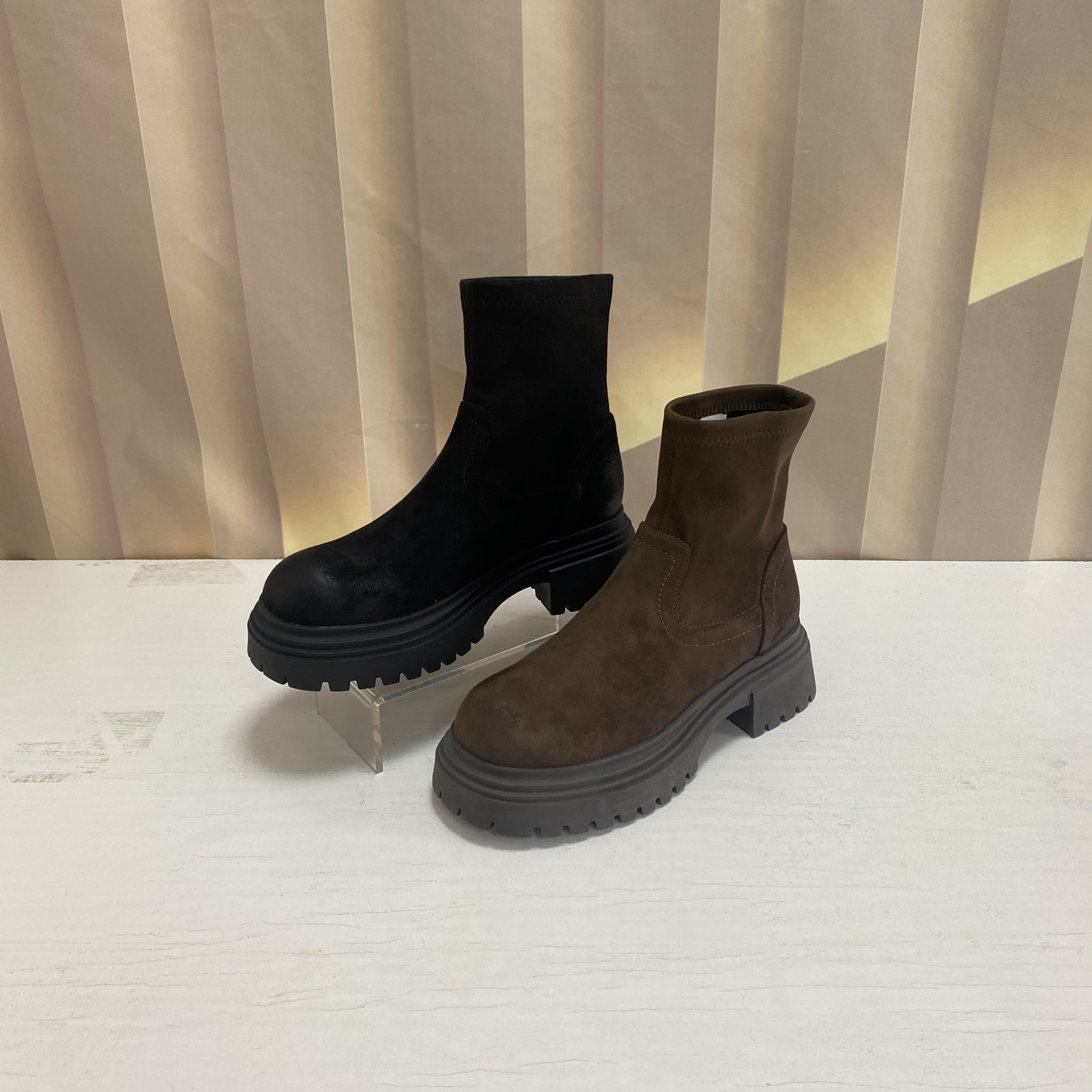 635-1秋冬时尚百搭粗跟厚底圆头单里马丁靴F