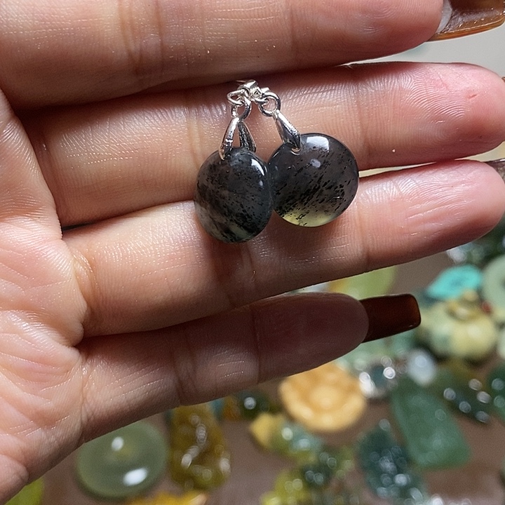 蛇纹石玉耳饰未镶嵌