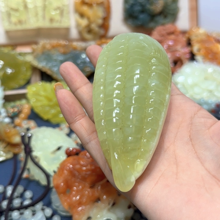 未镶嵌蛇纹石玉吊坠