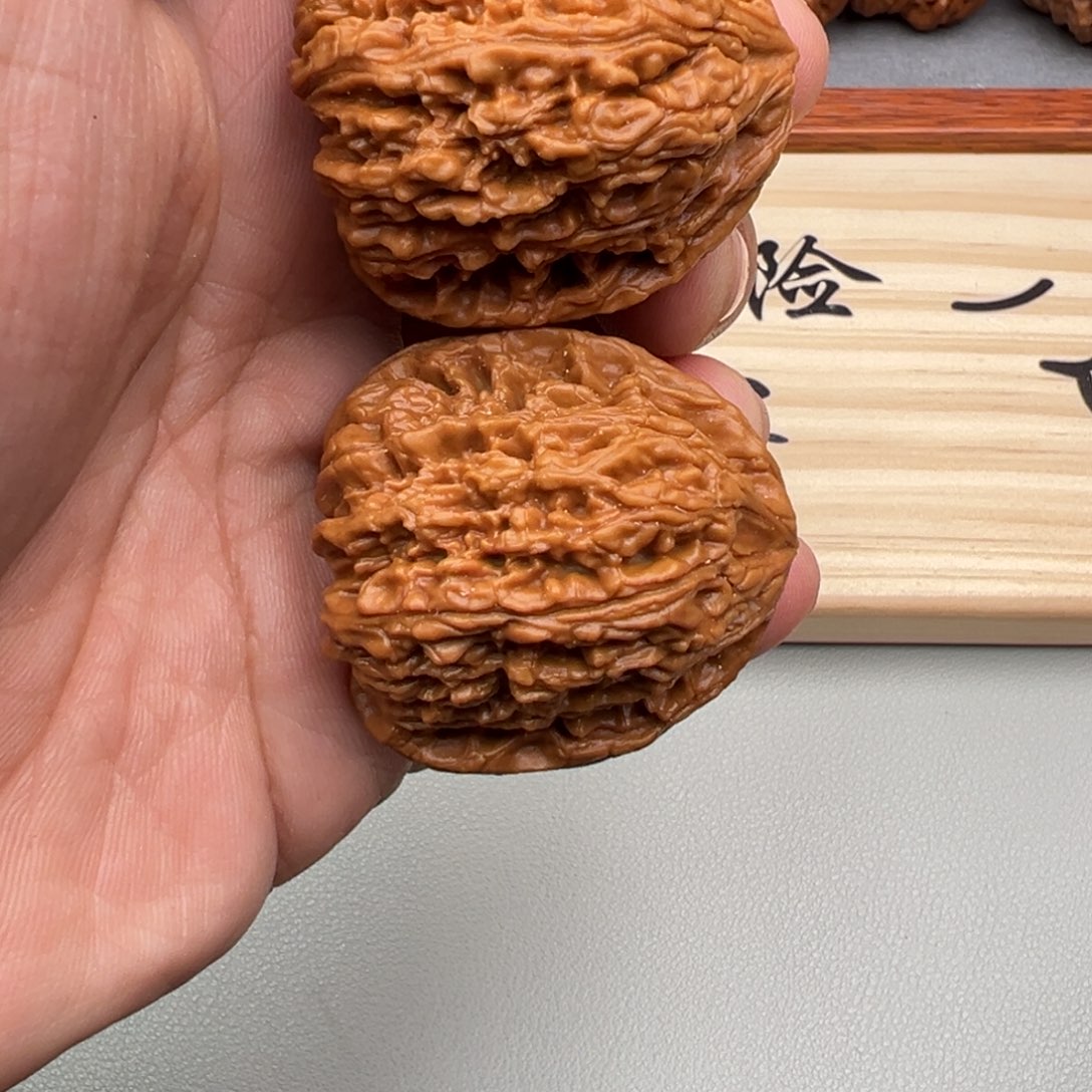 文玩核桃把件南疆石