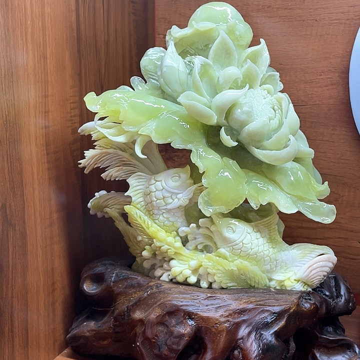 蛇纹石玉（覆膜）未镶嵌珠宝奇石石*人