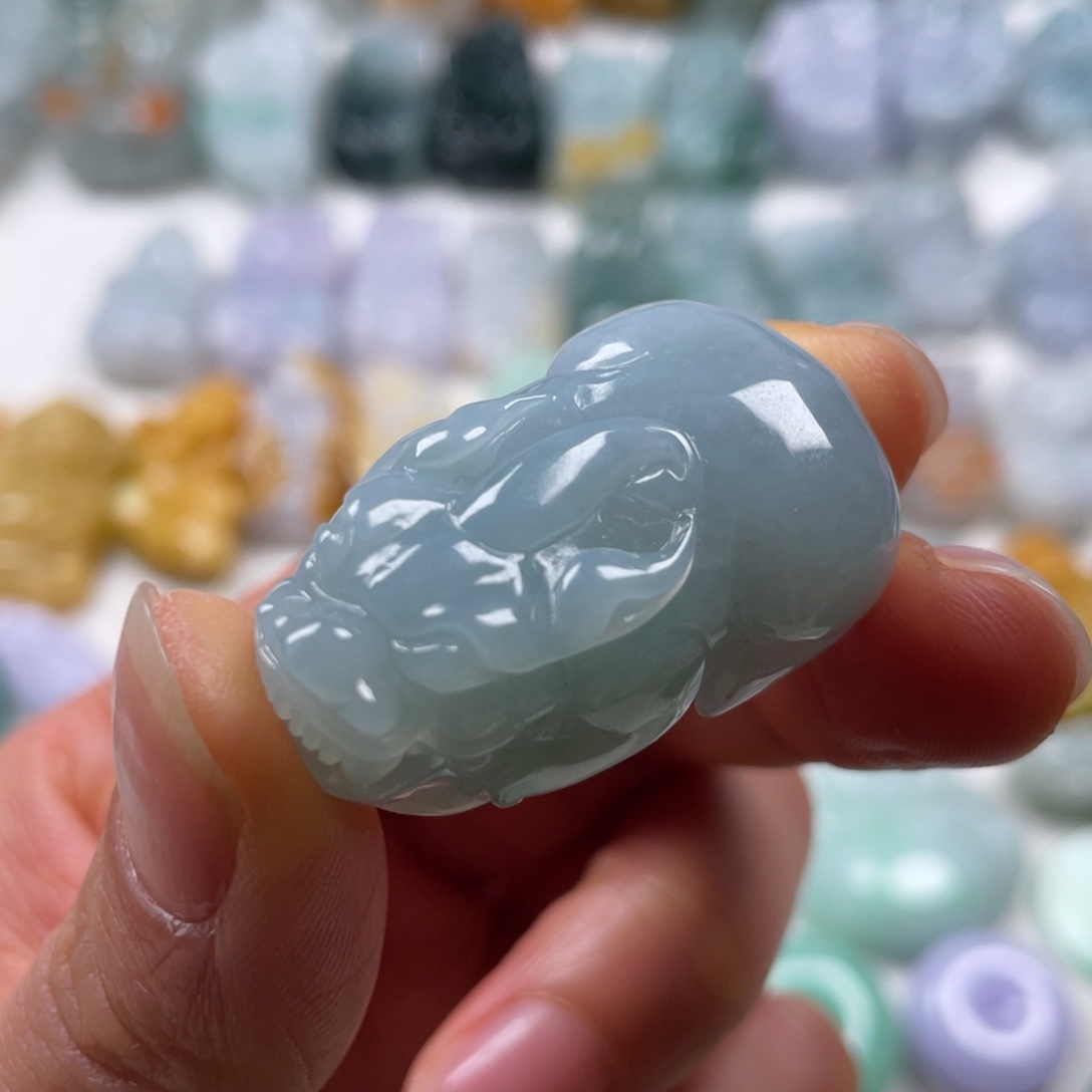 翡翠吊坠(赠链)未镶嵌