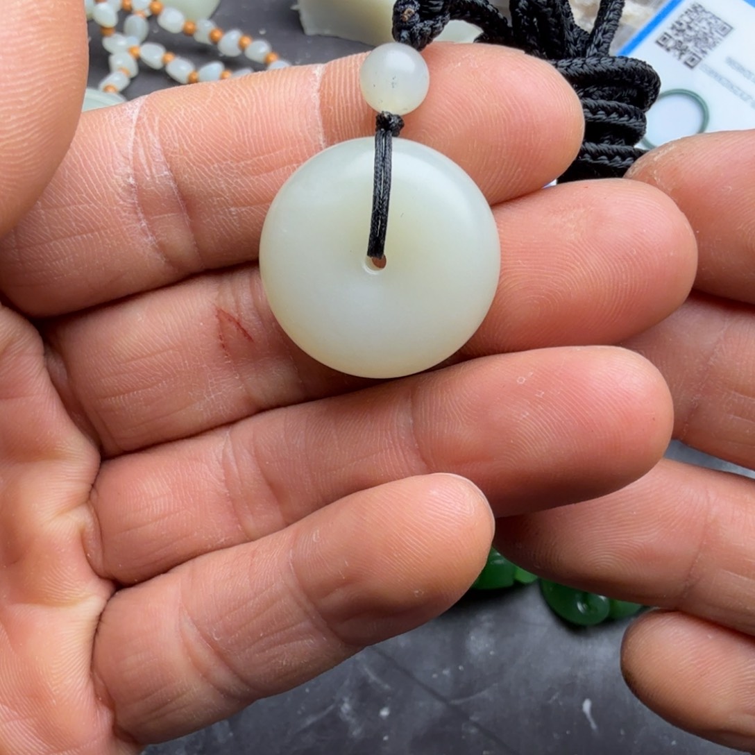 和田玉颈饰未镶嵌