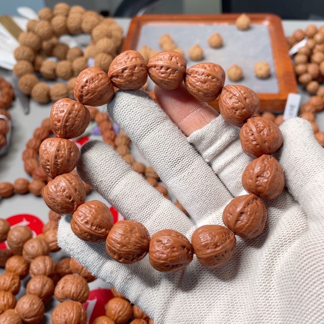 文玩核桃手串二***涛红油皮正三角小桃心