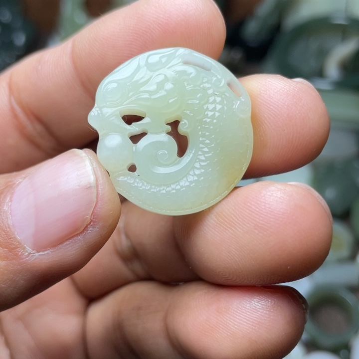 和田玉颈饰未镶嵌?**?