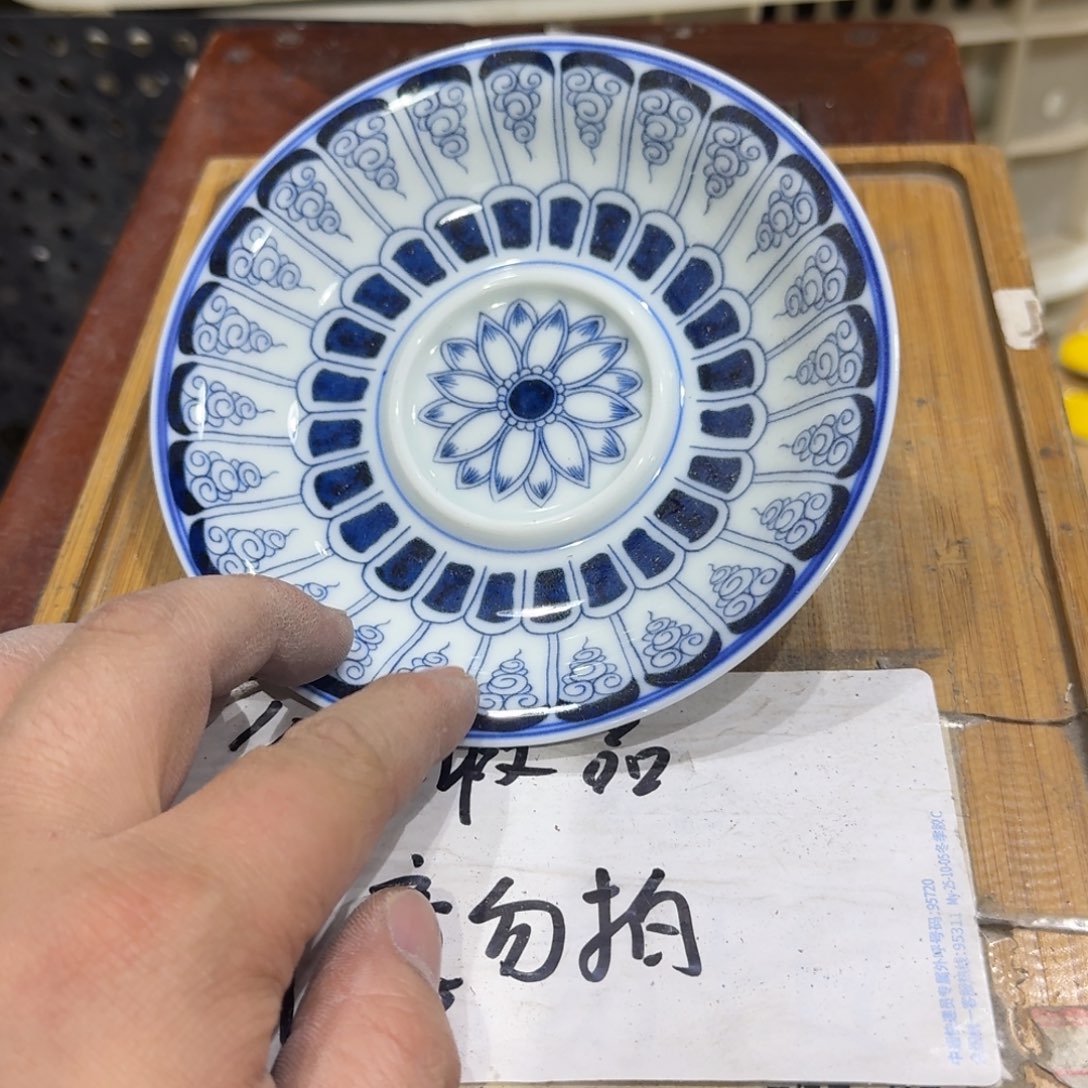 微瑕疵介意勿拍陶瓷器皿H185