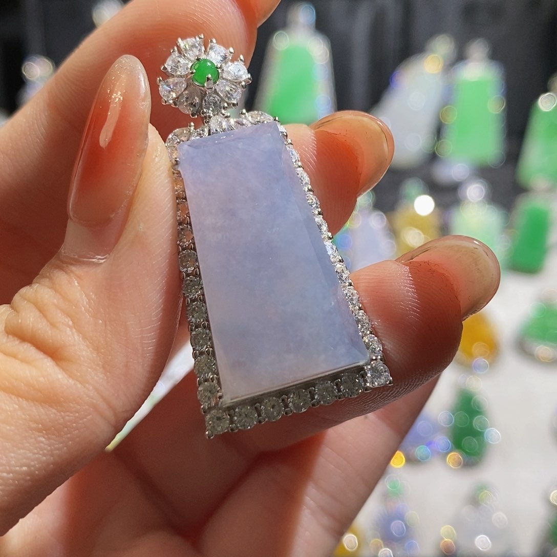 翡翠颈饰银S925镶嵌小**?天然翡翠