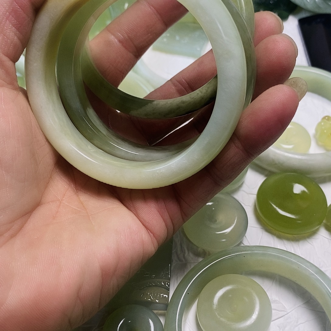 蛇纹石玉合金颈饰
