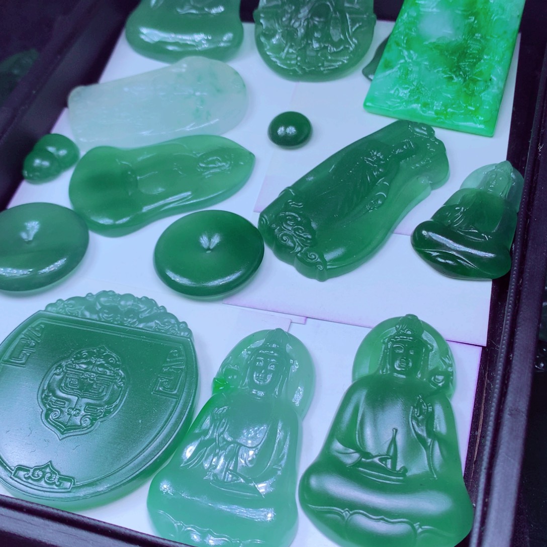 柒****定制翡翠未镶嵌天然翡翠A货毛货挂件