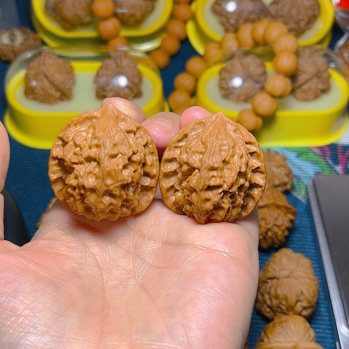 文玩核桃吊坠玲珑