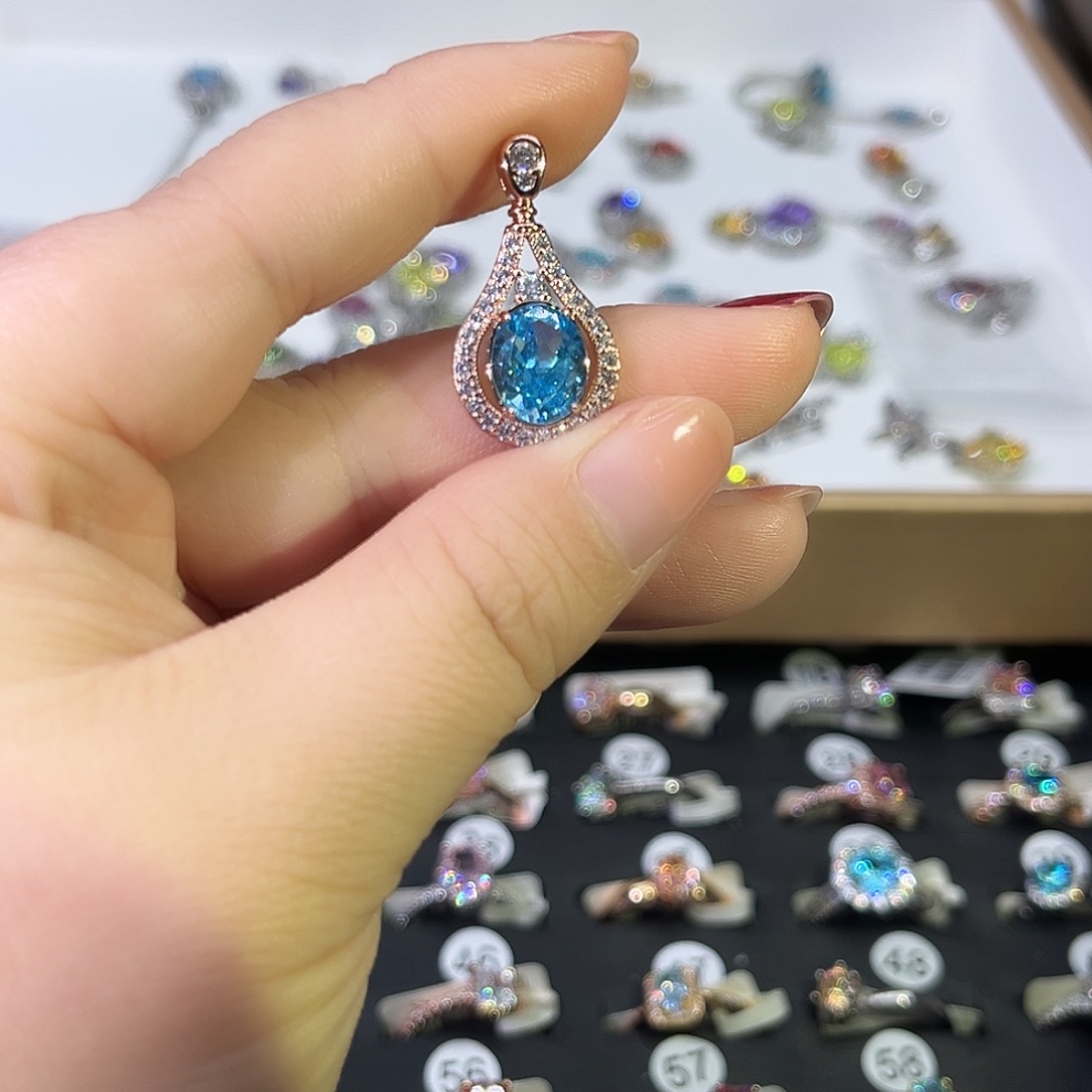 莫桑石非金属SH K枚枇杷鸽子蛋吊坠（换黄冰花）