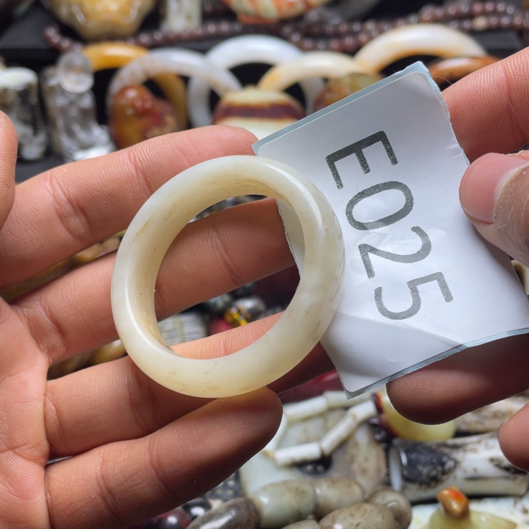 和田玉（糖玉）挂件未镶嵌