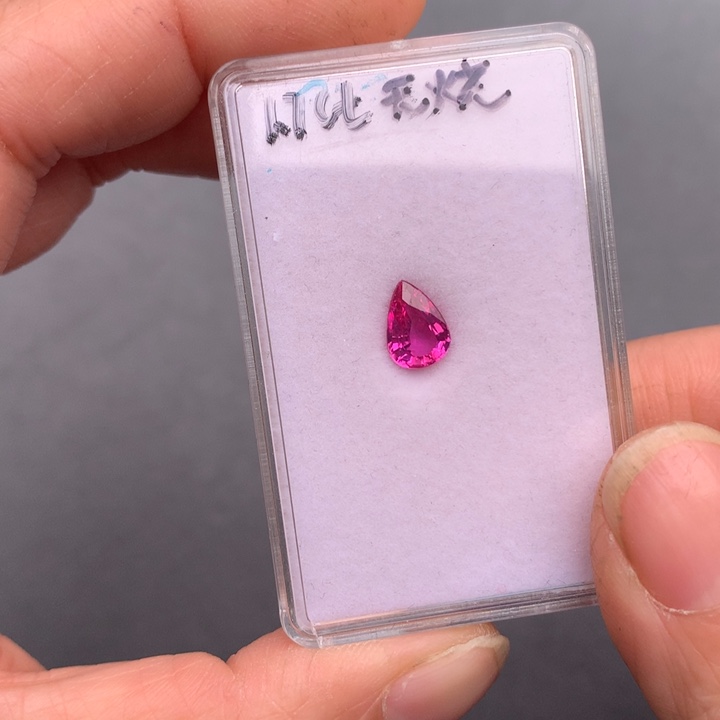 蓝宝石裸石未镶嵌故*水滴