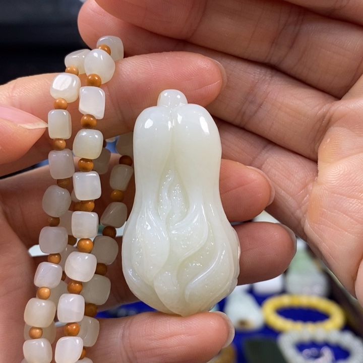 江***虎和田玉未镶嵌颈饰