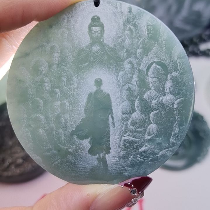 翡翠颈饰未镶嵌天然的A货翡翠