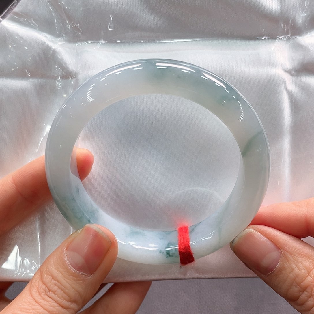 翡翠手镯未镶嵌翡翠手镯