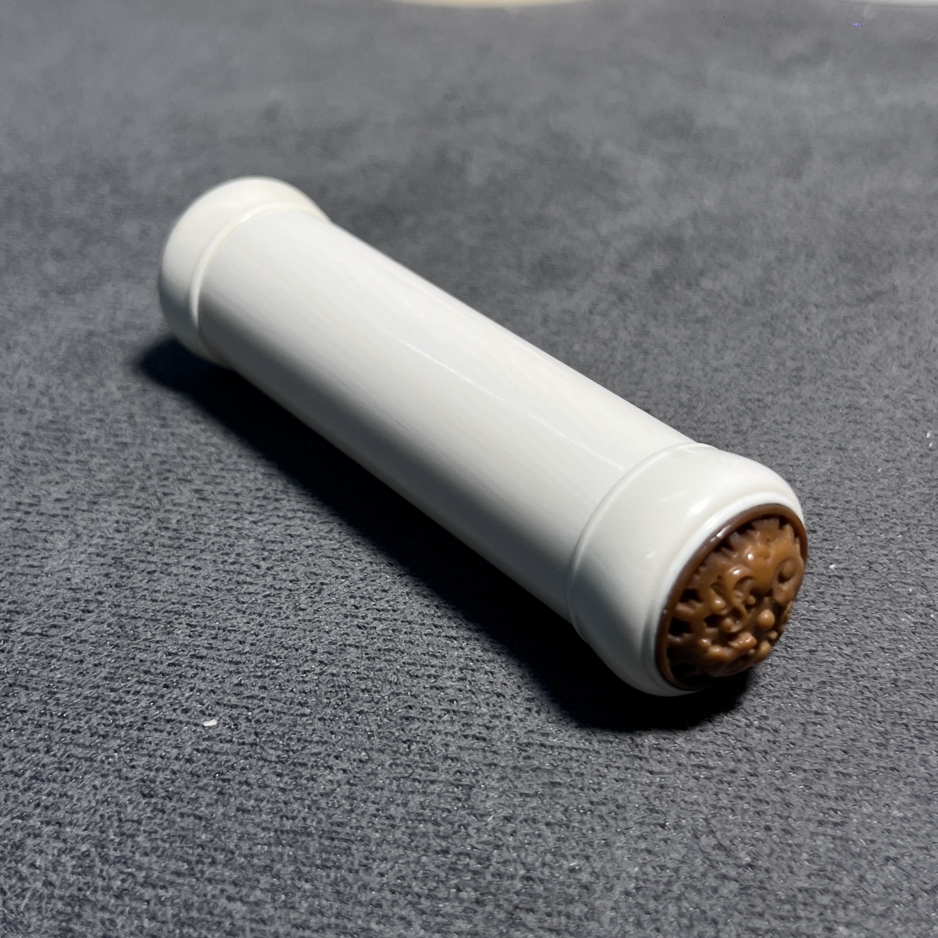 海派文玩黄蛉筒猛犸材质橄榄核蒙心