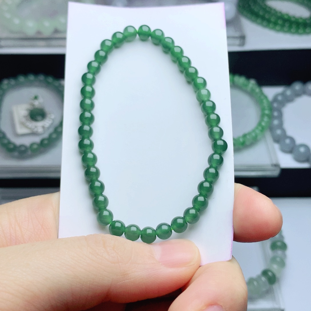 翡翠颈饰未镶嵌珠串