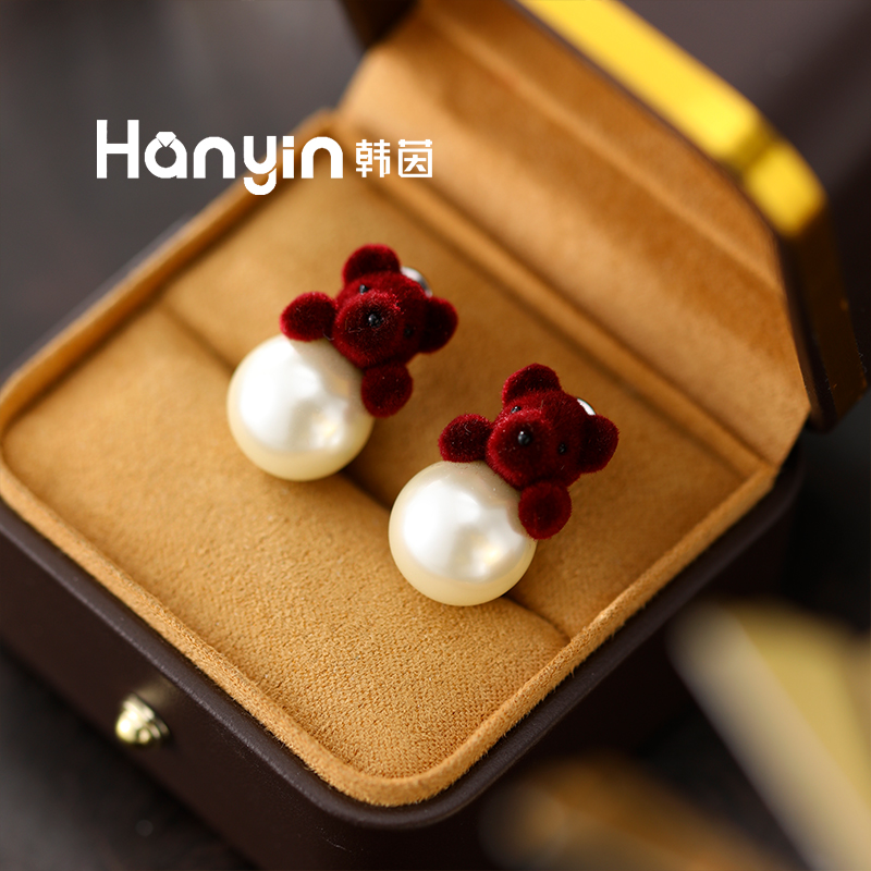 铜合金仿珍珠耳饰 14mm奶油白珠珠毛毡小熊抱宝耳钉AAA