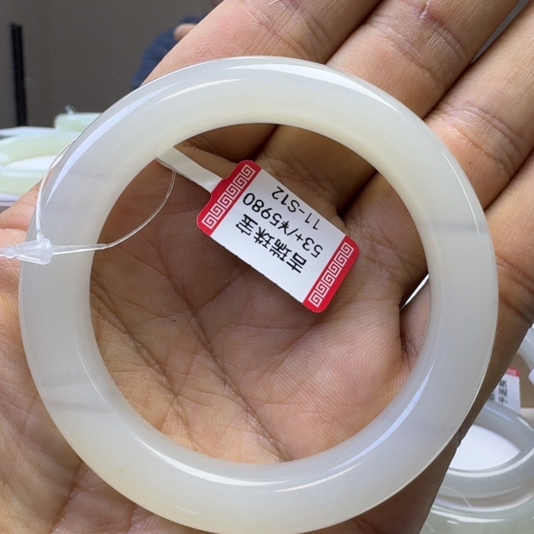 和田玉未镶嵌手镯