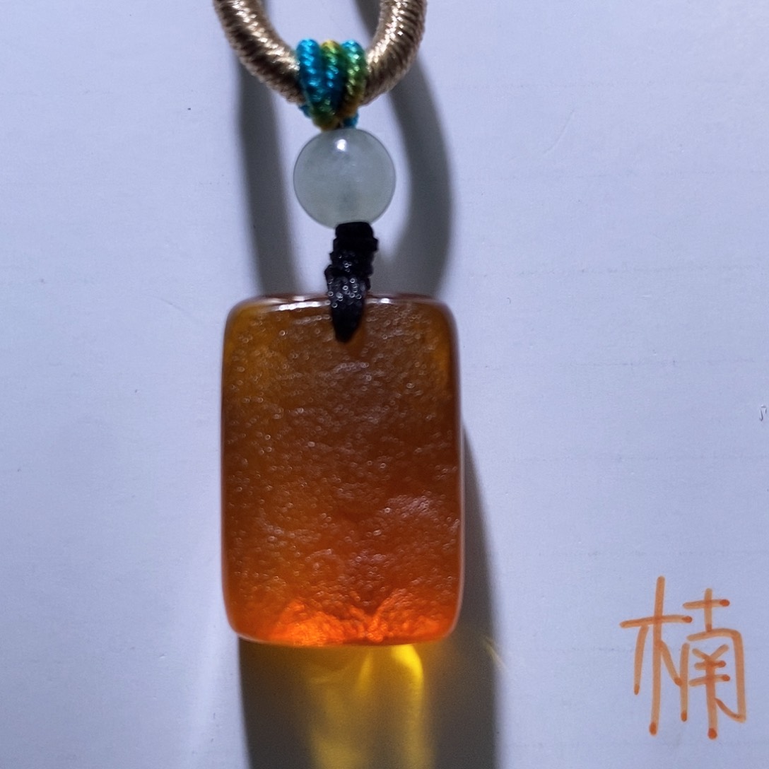 未镶嵌琥珀珠宝奇石