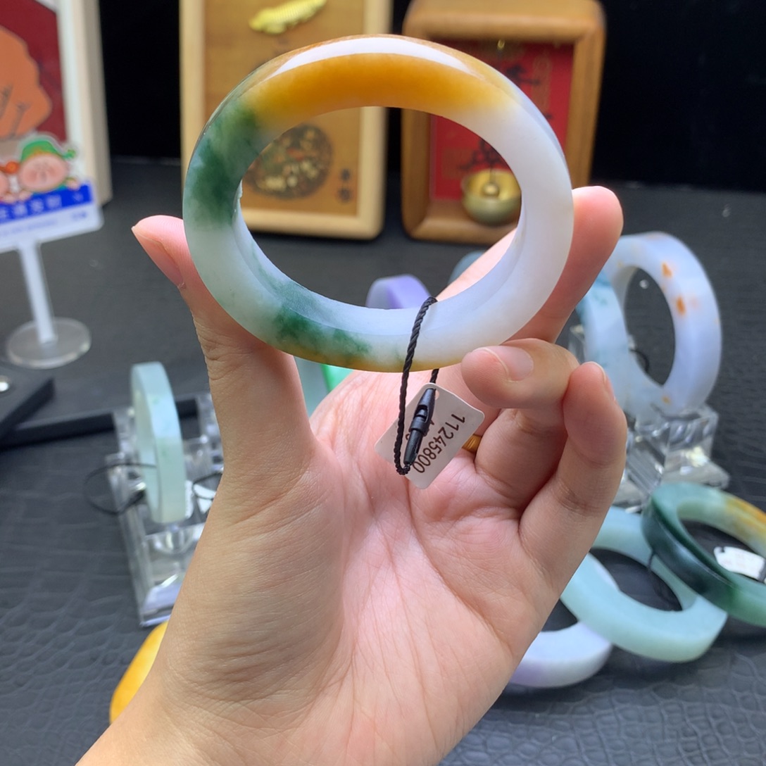 定制翡翠未镶嵌翡翠手镯