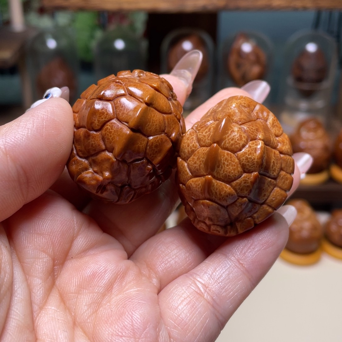 橄榄核吊坠富甲一对