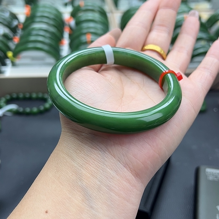 实***理和田玉未镶嵌手镯