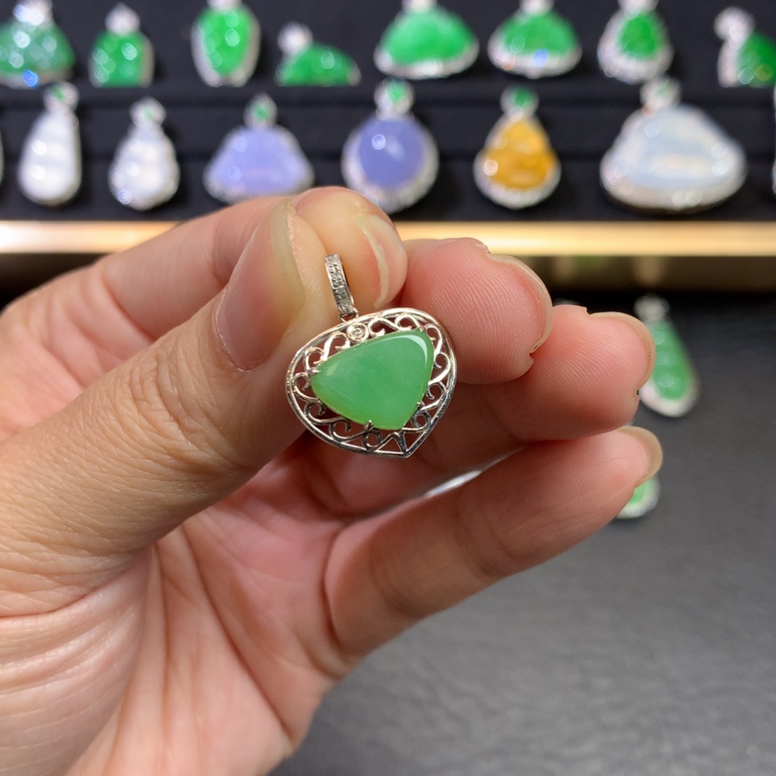 翡翠吊坠(不含链)18K金镶嵌