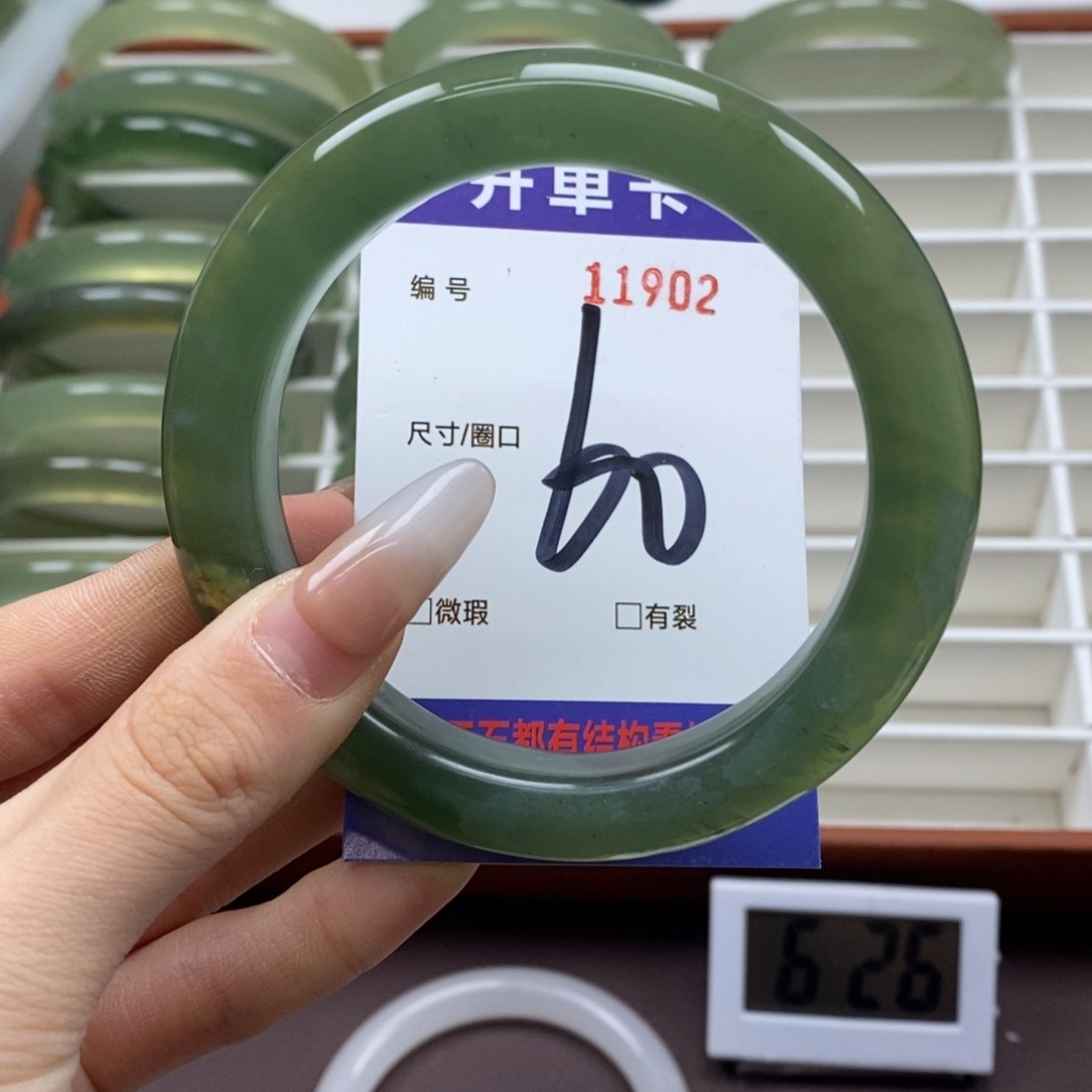 蛇纹石玉手镯未镶嵌