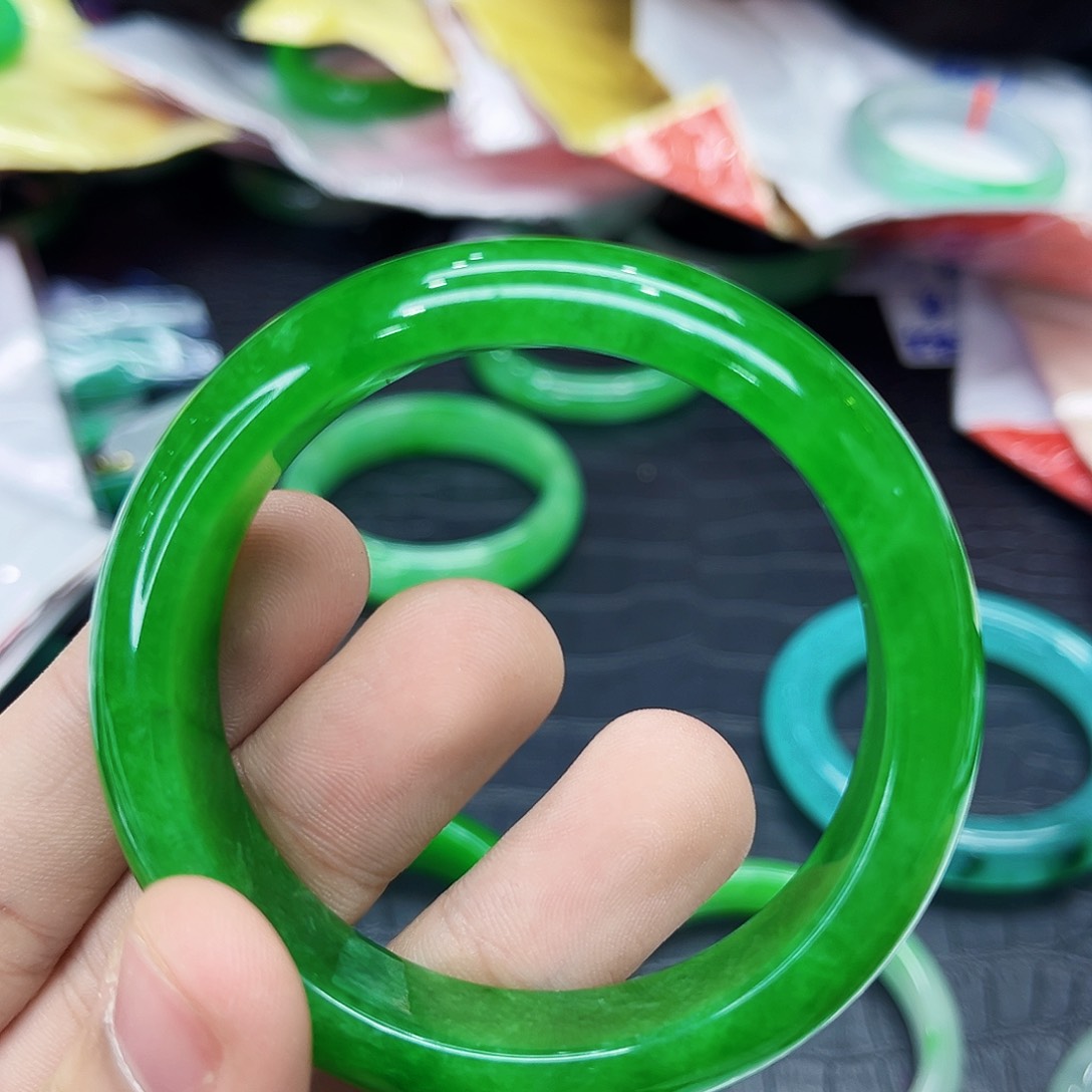 翡翠手镯未镶嵌多样性