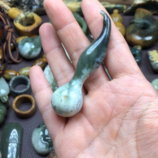 岫岩河磨玉（透闪石质玉）挂件未镶嵌