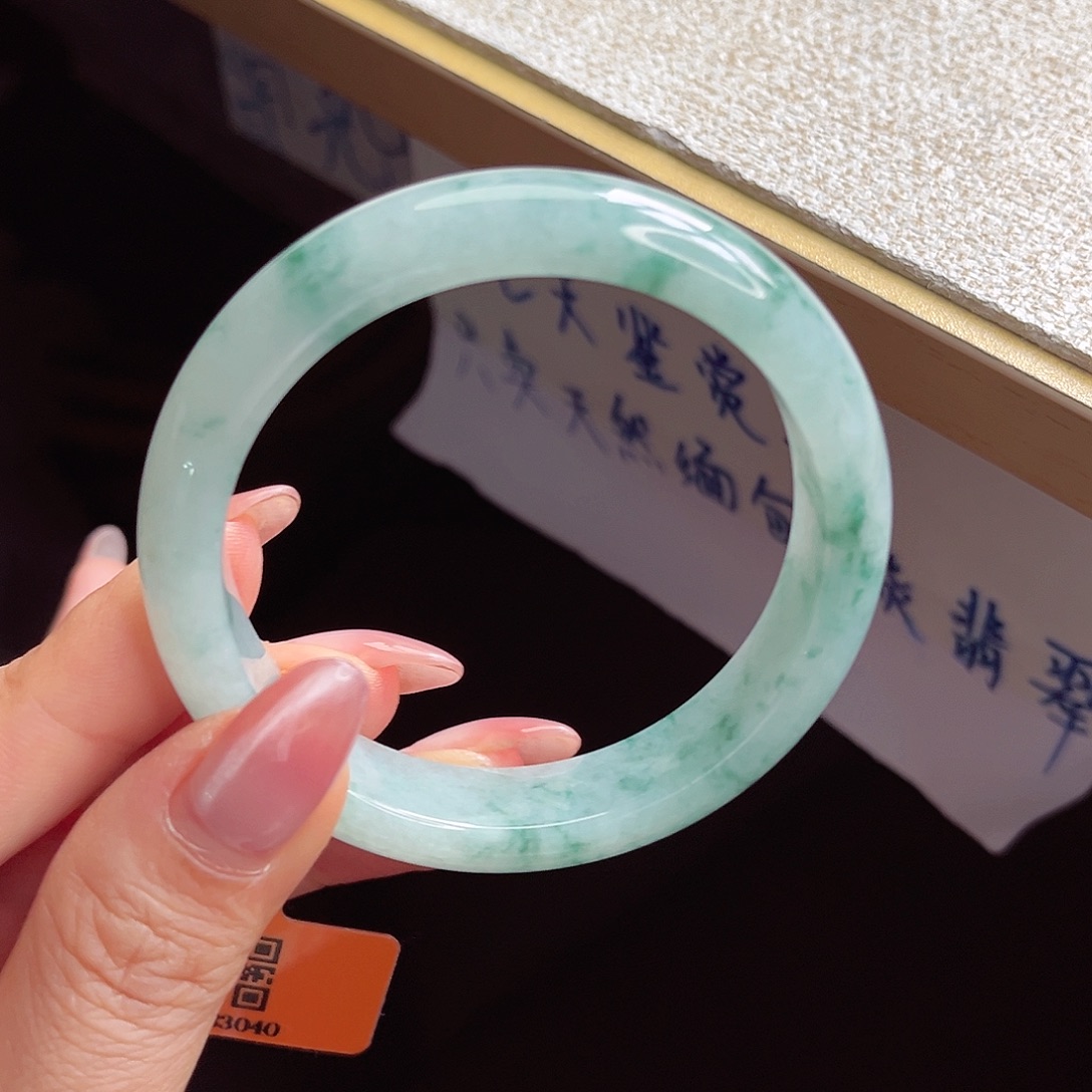 翡翠未镶嵌手镯手镯