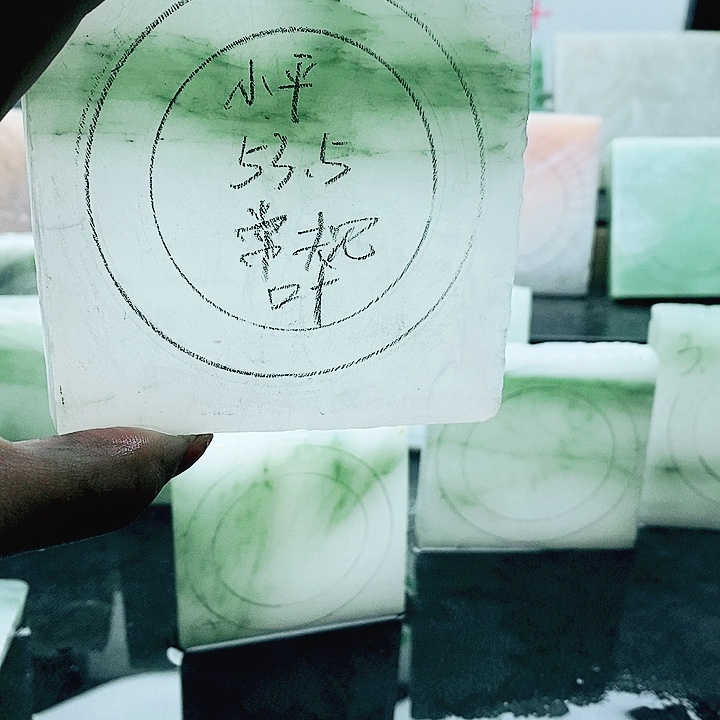 小***平定制石英质玉（天山翠）天山翠
