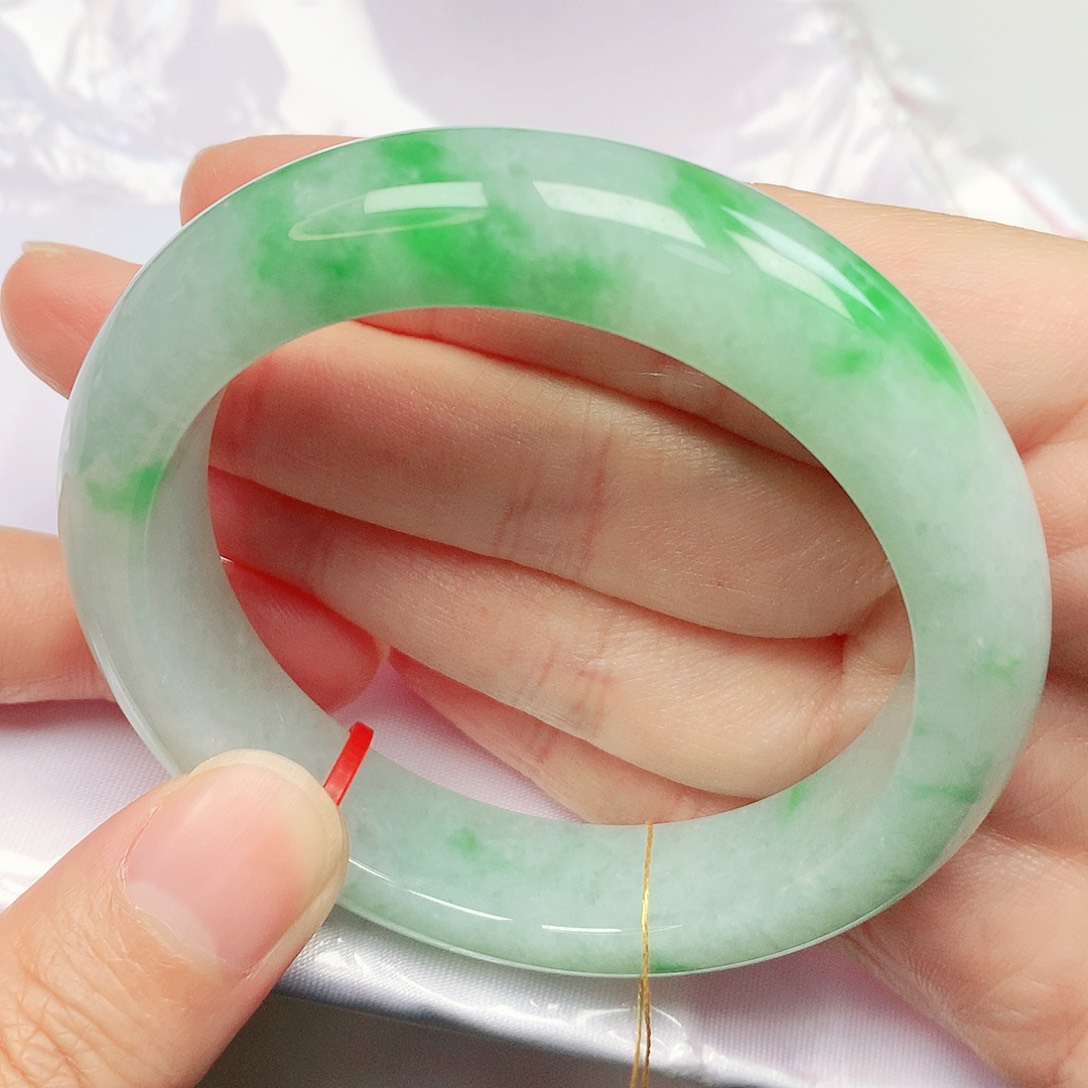 翡翠手镯未镶嵌抖音583