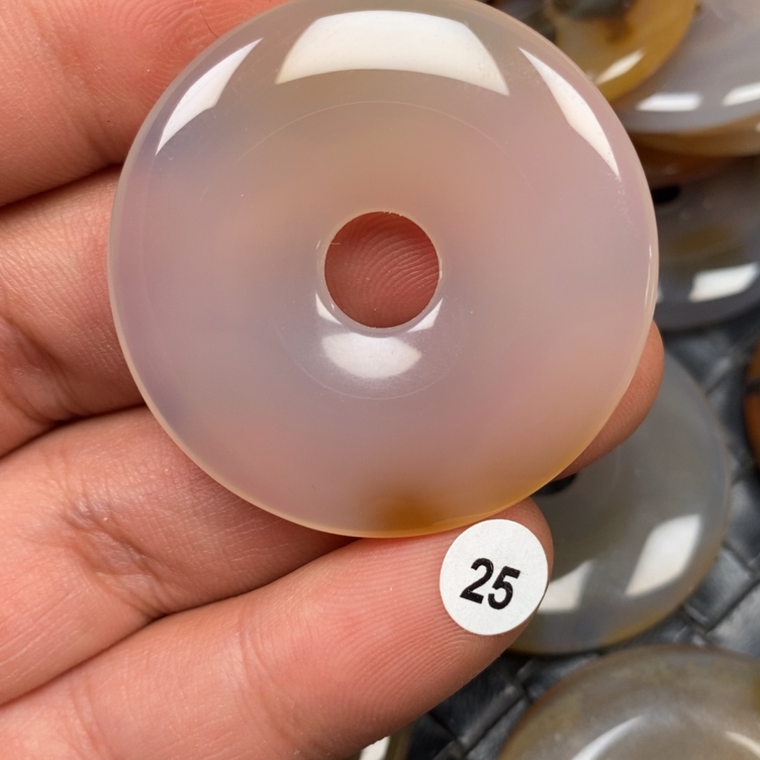 王***兵玛瑙/玉髓未镶嵌颈饰挂件