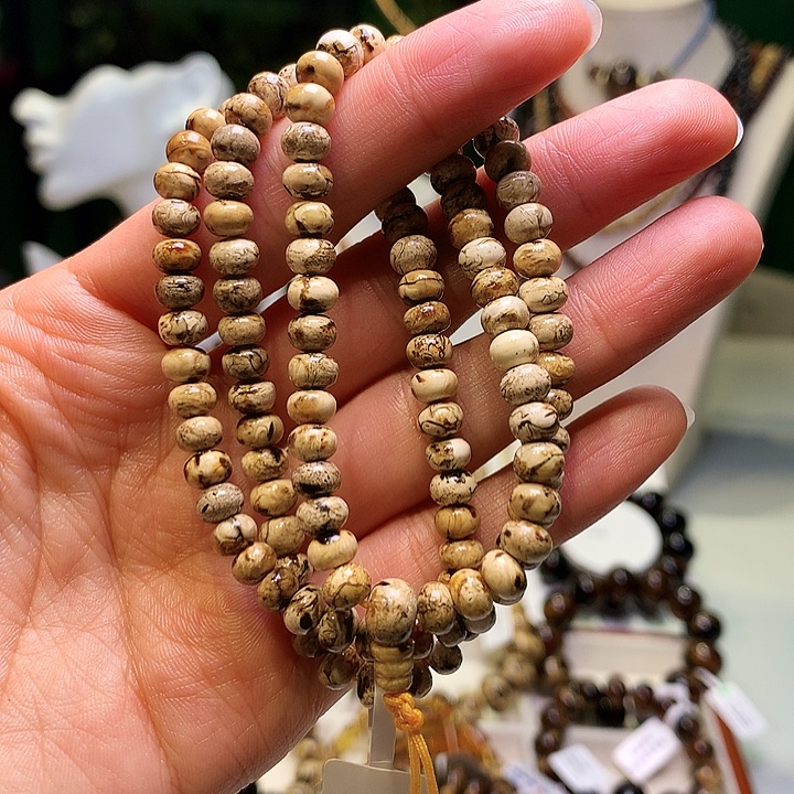 琥珀未镶嵌裸石抚顺琥珀6/干白HR357