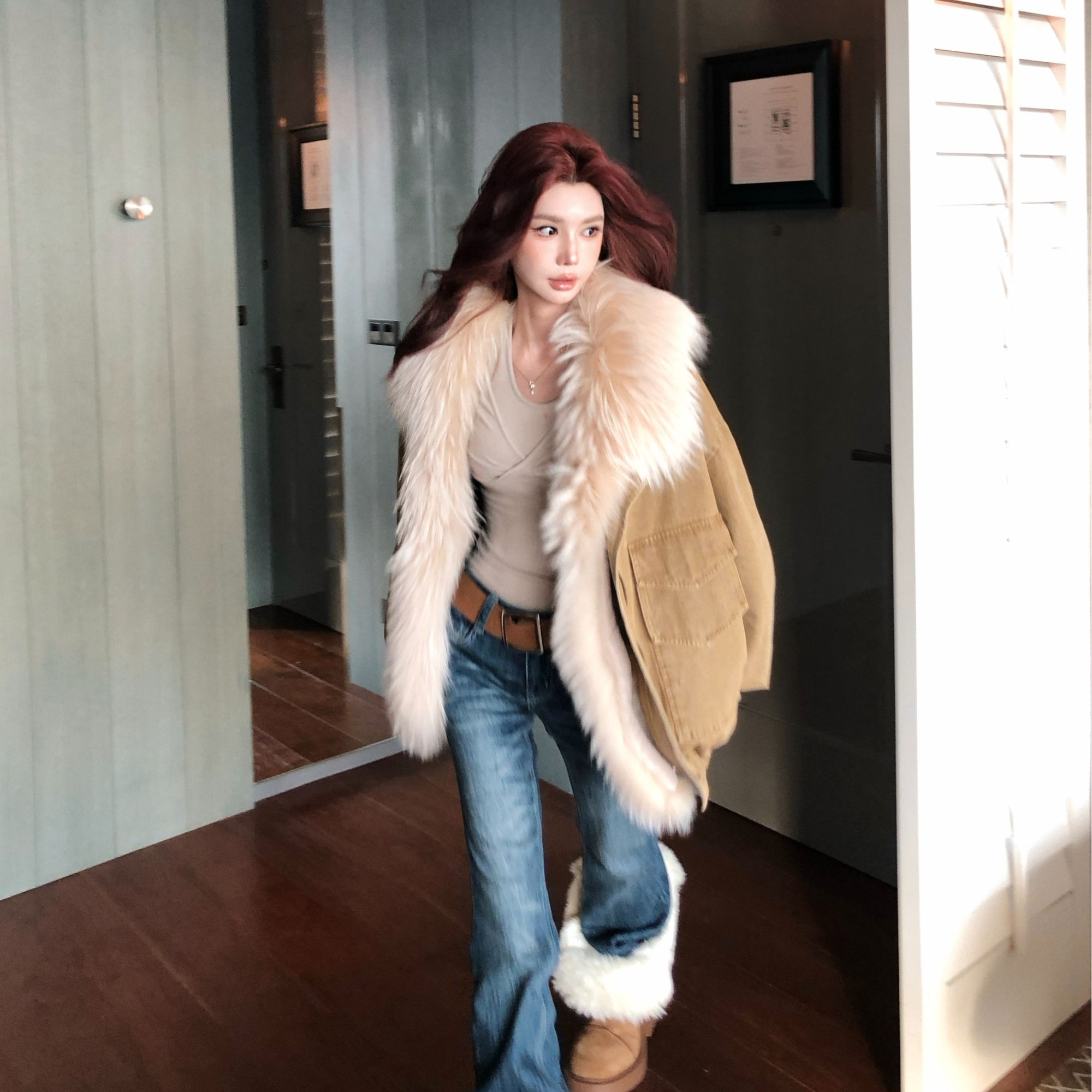 婉君Q【纽约街头】”进口乌苏里白貉毛“”90白鹅绒“羽绒服WJ25D4C4111