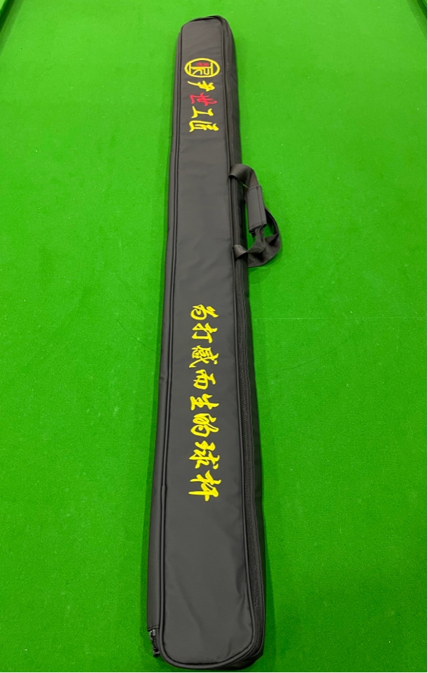 尹世工匠杆包，尼龙防水材质，手工刺绣。
