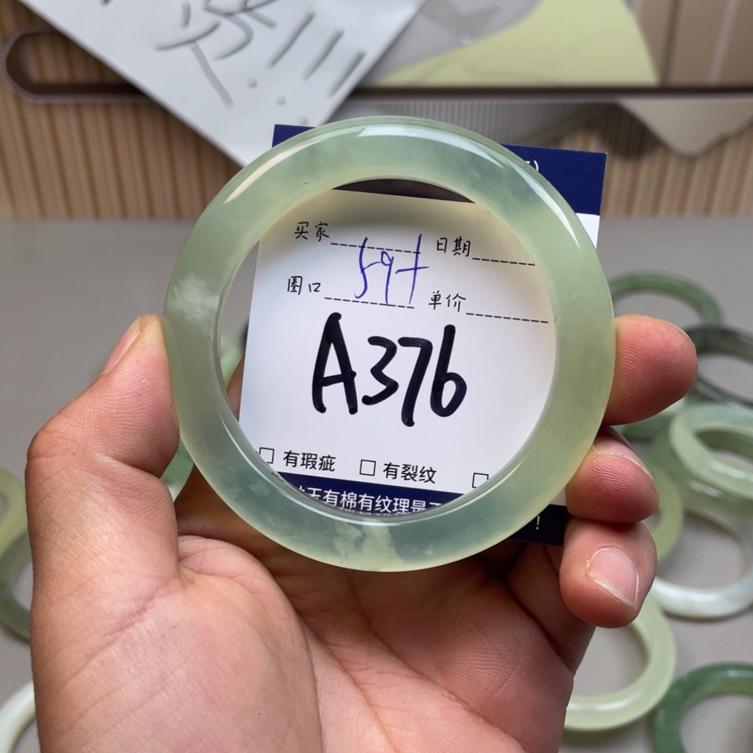 岫玉手镯手镯未镶嵌