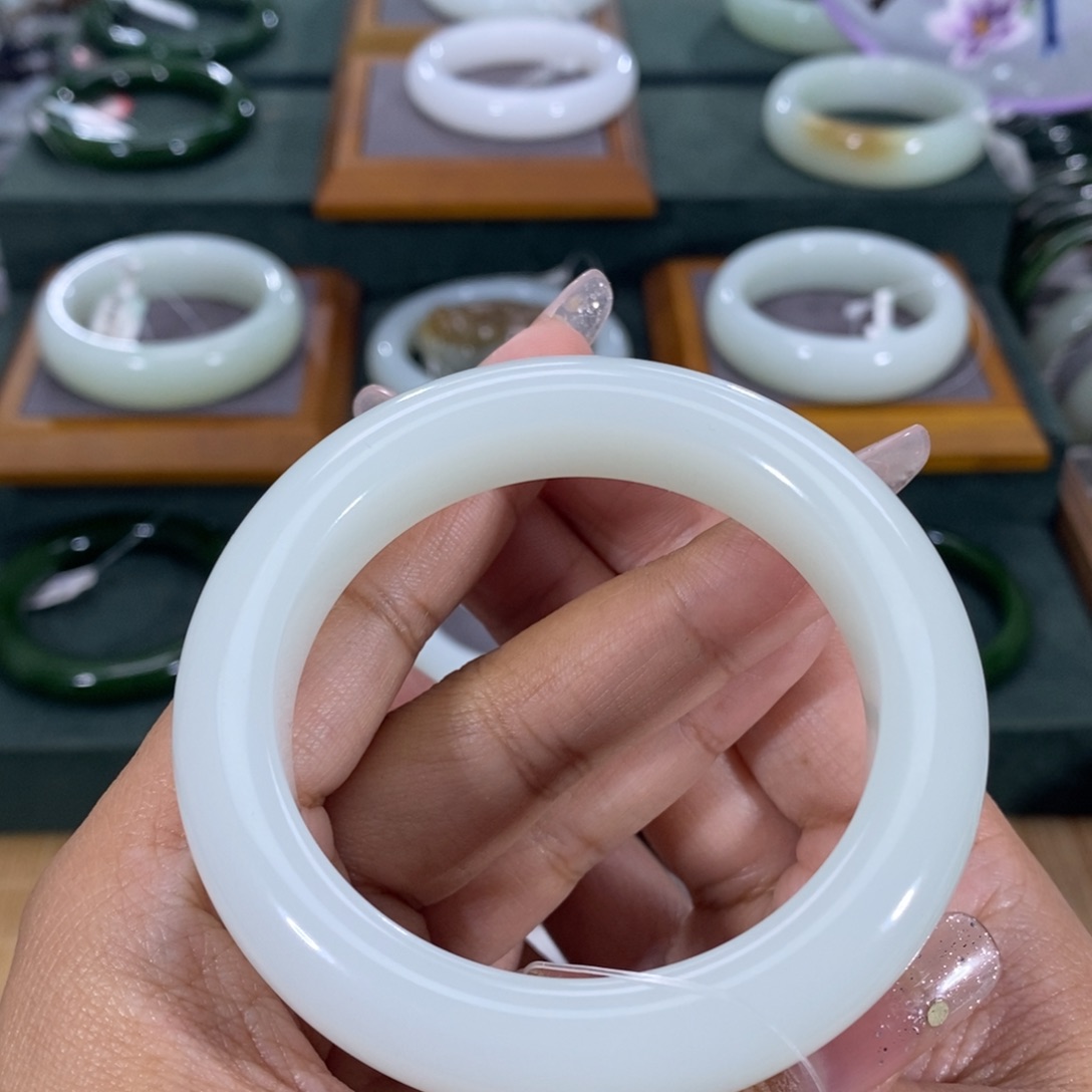 和田玉手镯未镶嵌