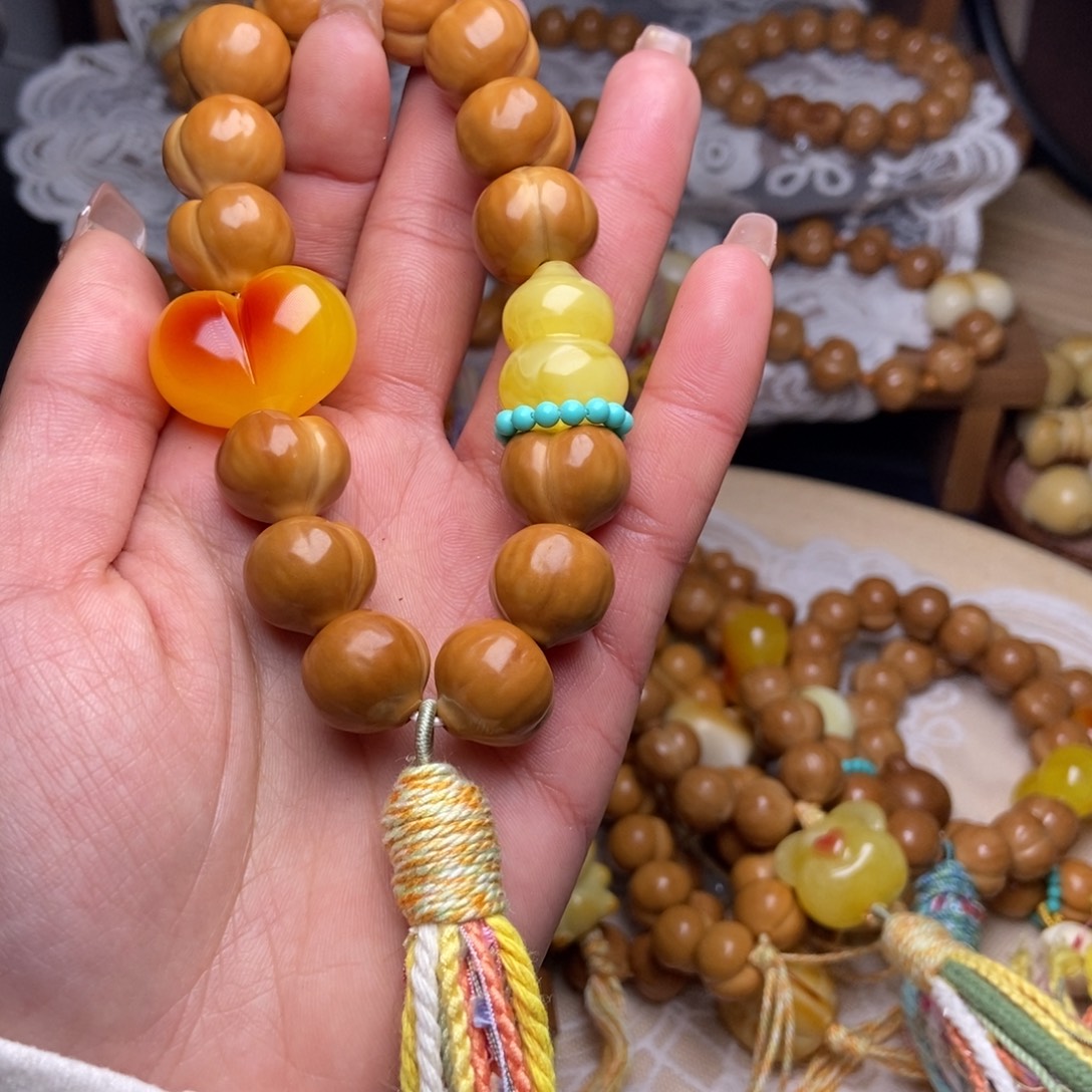 木质类屁桃手持纹理15