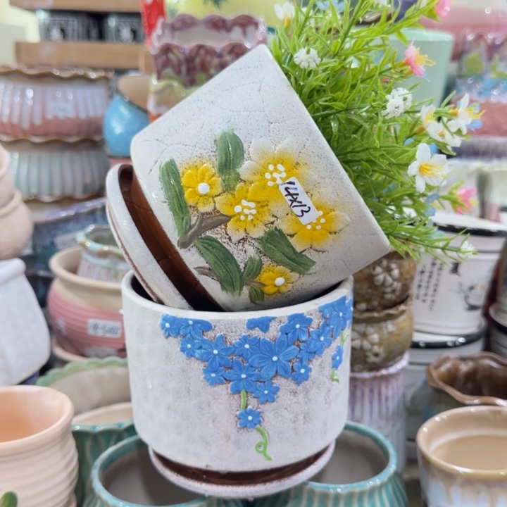 凑9块包邮，有孔，陶瓷花盆