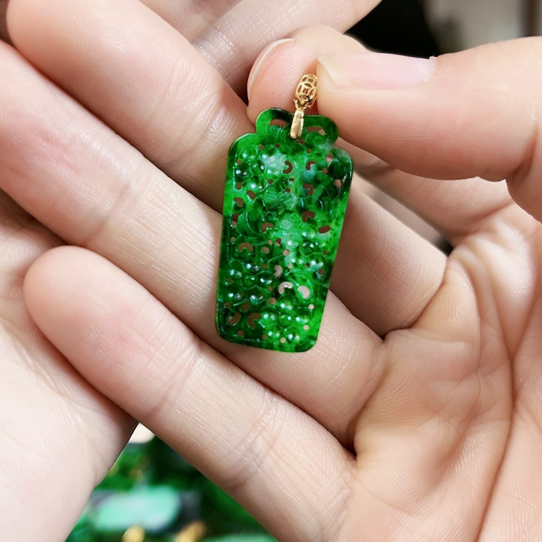 翡翠颈饰18K金镶嵌吊坠