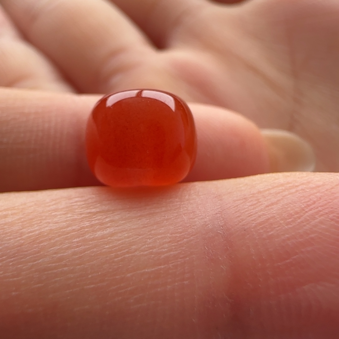 南红玛瑙未镶嵌老型9.3*7.7，孔边皮裂，性价比高