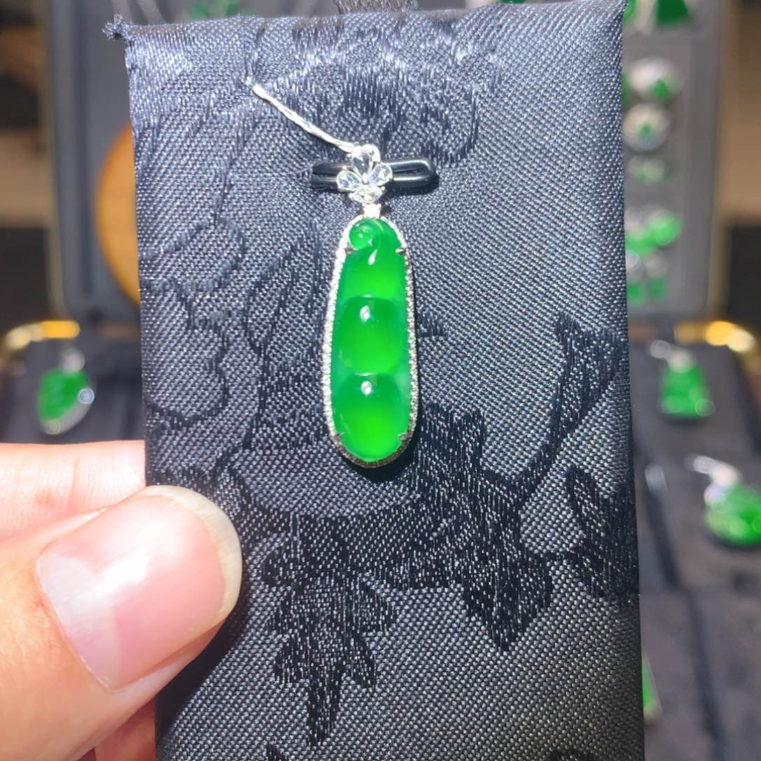 吊坠(不含链)18K金镶嵌翡翠福豆