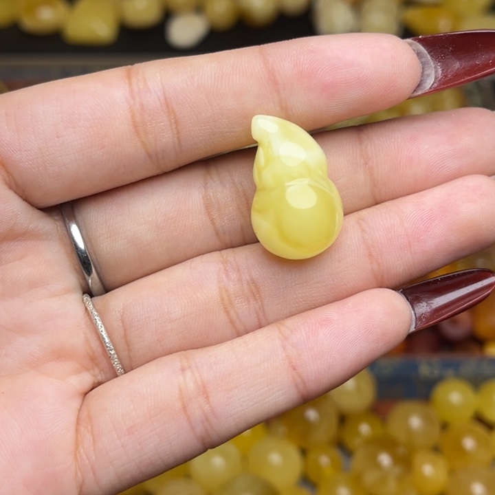 一***舟蜜蜡未镶嵌珠宝奇石鸡油黄满蜡妖花葫芦